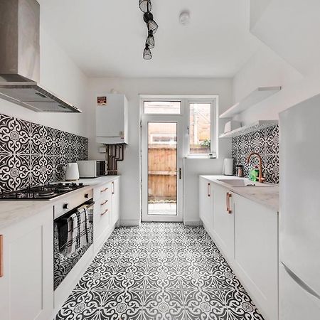 Beautifully Modern 2-Bed Apartment W/Garden London Luaran gambar