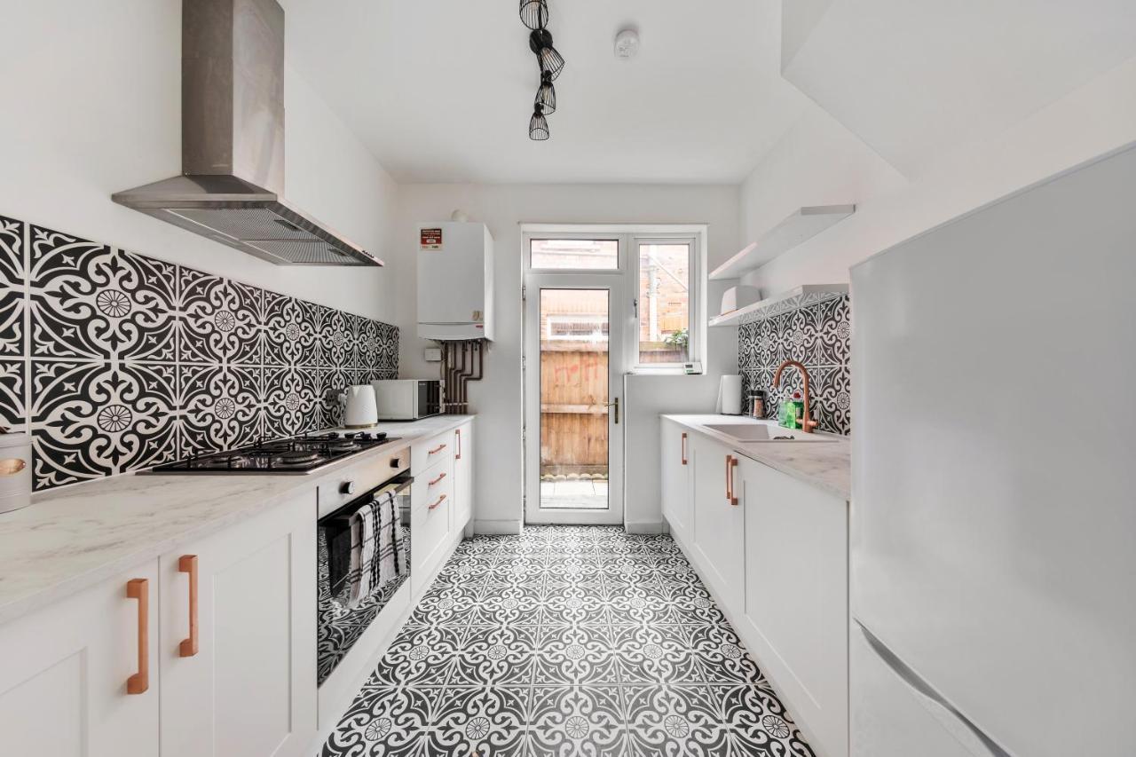 Beautifully Modern 2-Bed Apartment W/Garden London Luaran gambar